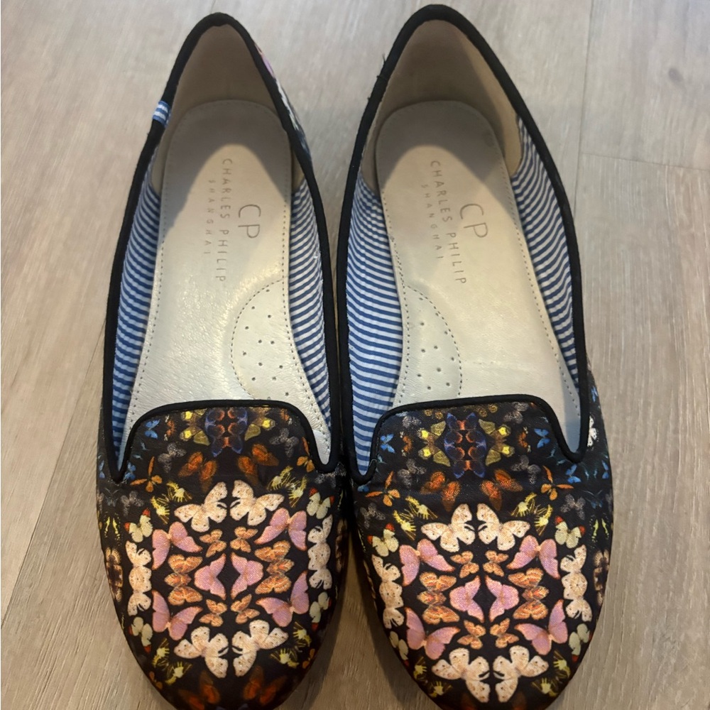 Chic Floral Loafers - Black Multicolor